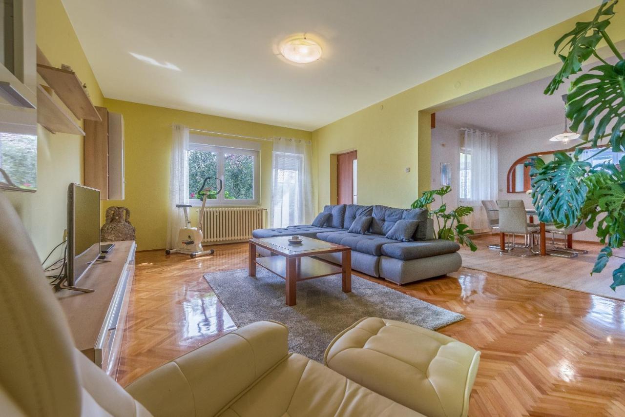 Apartments Villa Odesa With Shared Pool ซาดาร์ ภายนอก รูปภาพ