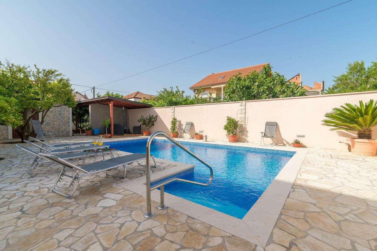 Apartments Villa Odesa With Shared Pool ซาดาร์ ภายนอก รูปภาพ